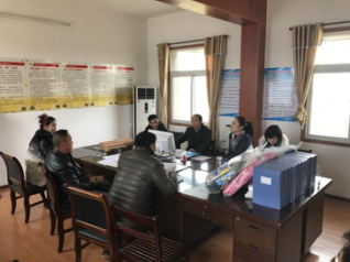 商務區集團團委組織“精準扶貧 關愛留守兒童”活動