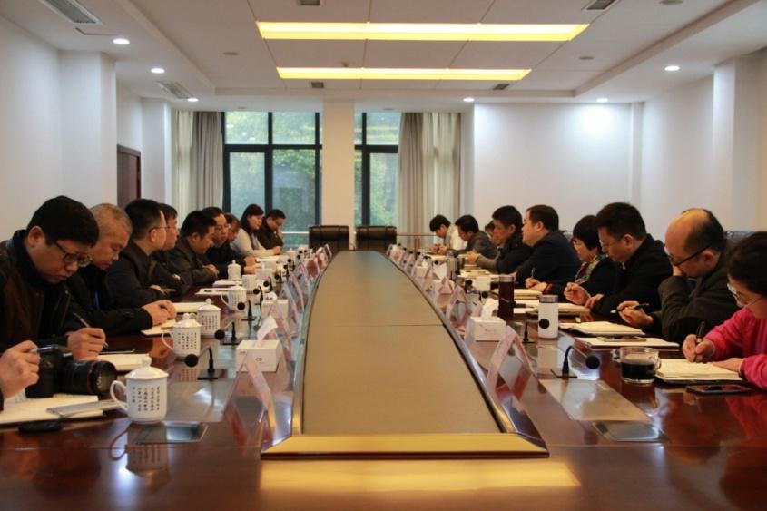 漢正街控股集團領導班子帶隊到商務區集團座談