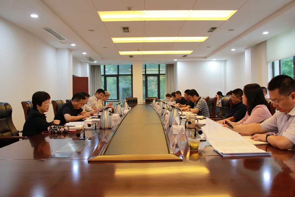 商務區集團召開2018半年經濟工作會議