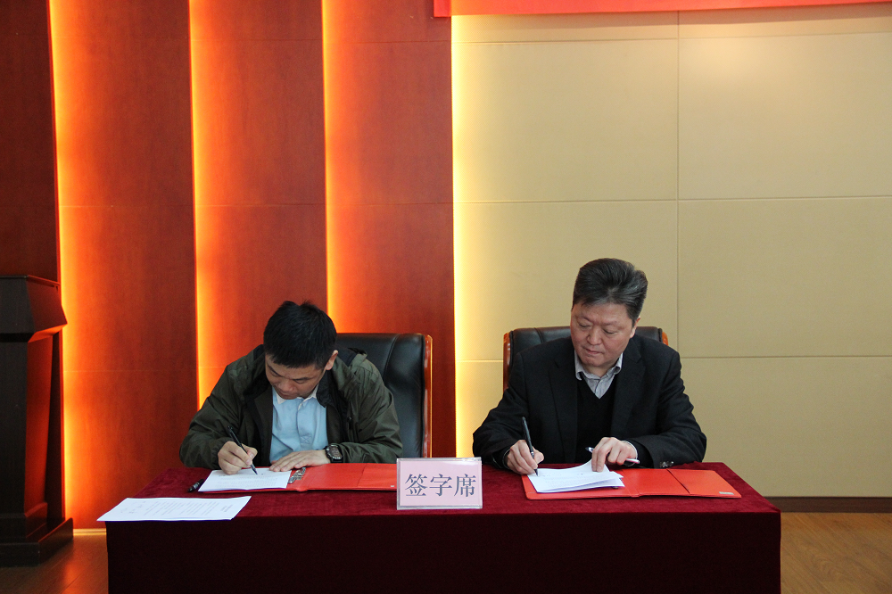 商務(wù)區(qū)集團召開2019年工作會議