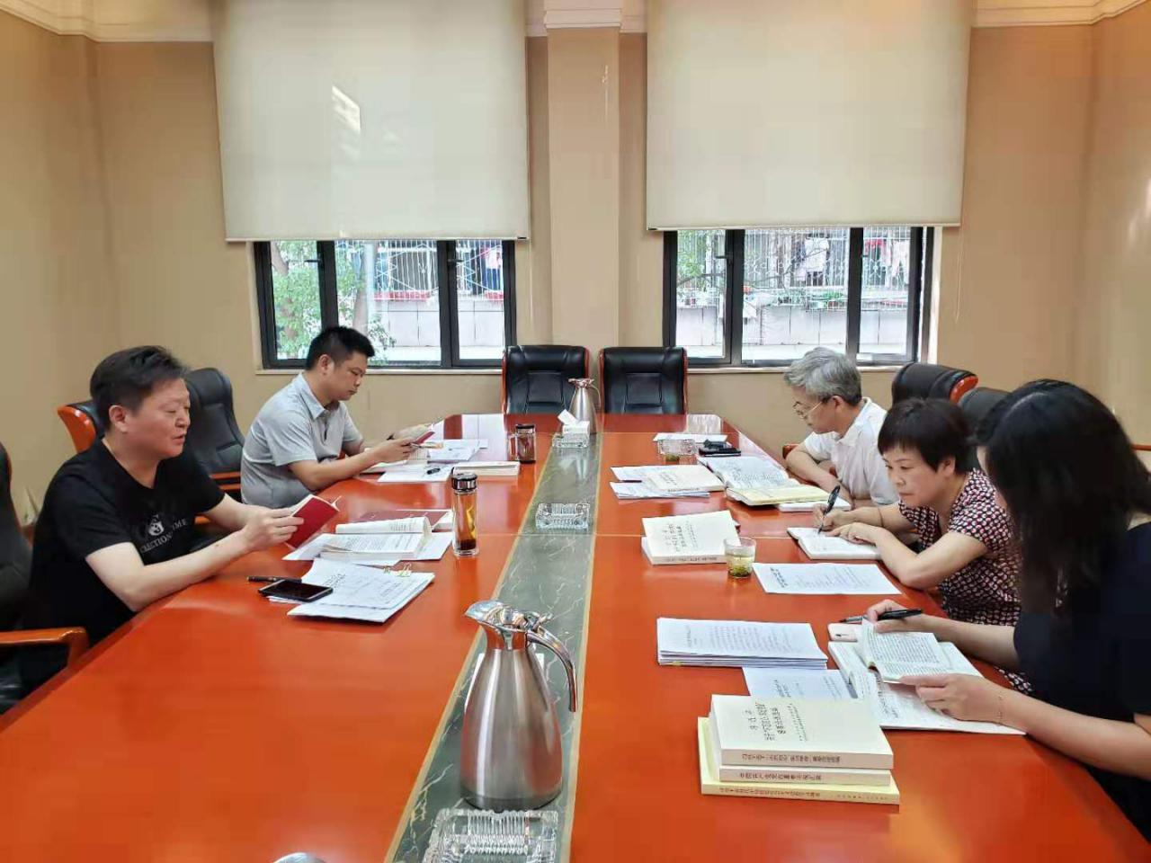商務(wù)區(qū)集團(tuán)黨委召開對照黨章黨規(guī)找差距專題會議