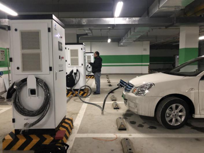 武漢中央商務區生態停車場新能源充電樁項目投入運營
