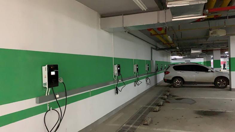 武漢中央商務區生態停車場新能源充電樁項目投入運營