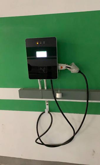 武漢中央商務區生態停車場新能源充電樁項目投入運營