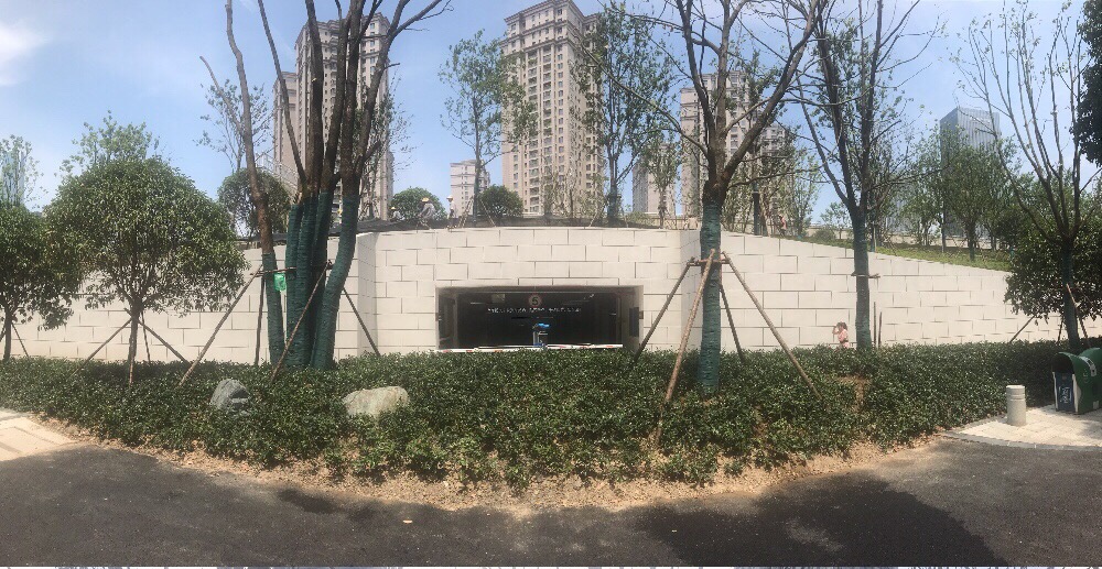 武漢中央商務區生態停車場投入運營
