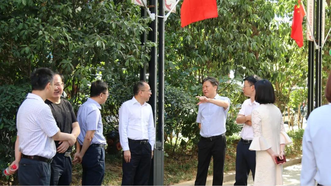 商務區集團所屬中城家物業開展“關注民生 人民滿意”之中城國際物業服務小區行活動