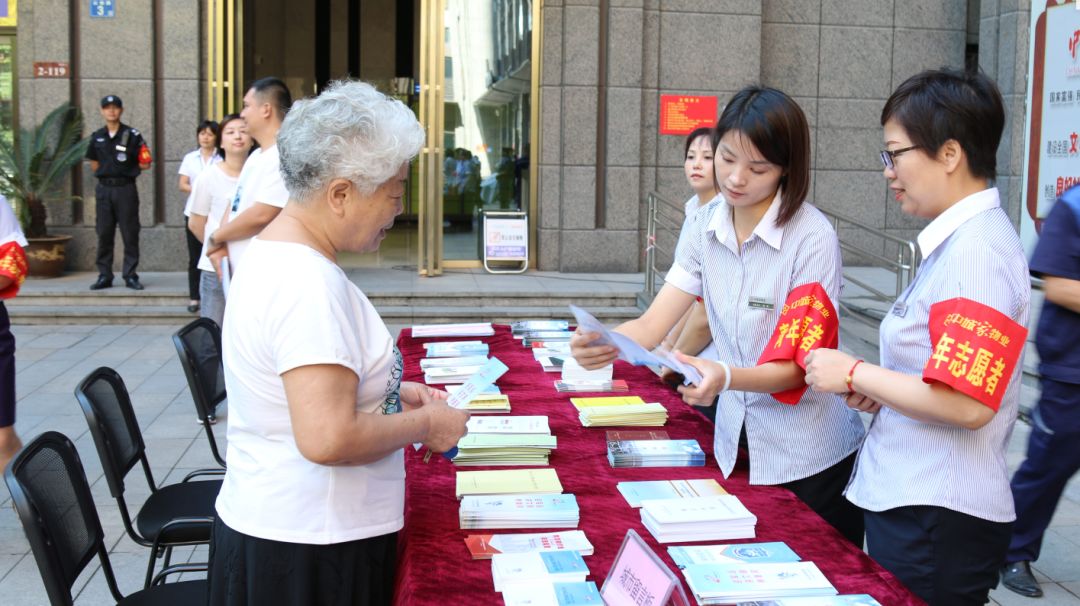 商務區集團所屬中城家物業開展“關注民生 人民滿意”之中城國際物業服務小區行活動