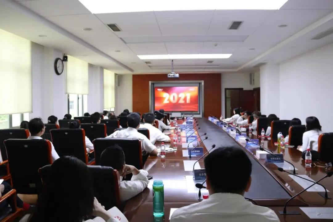 心潮澎湃 振奮人心|商務(wù)區(qū)集團(tuán)組織集中觀看慶祝中國共產(chǎn)黨成立100周年大會直播