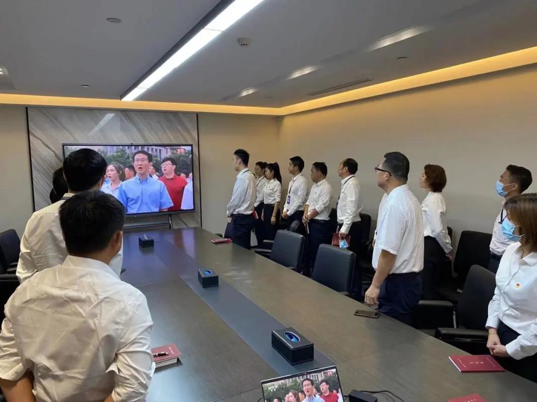 心潮澎湃 振奮人心|商務(wù)區(qū)集團(tuán)組織集中觀看慶祝中國共產(chǎn)黨成立100周年大會直播