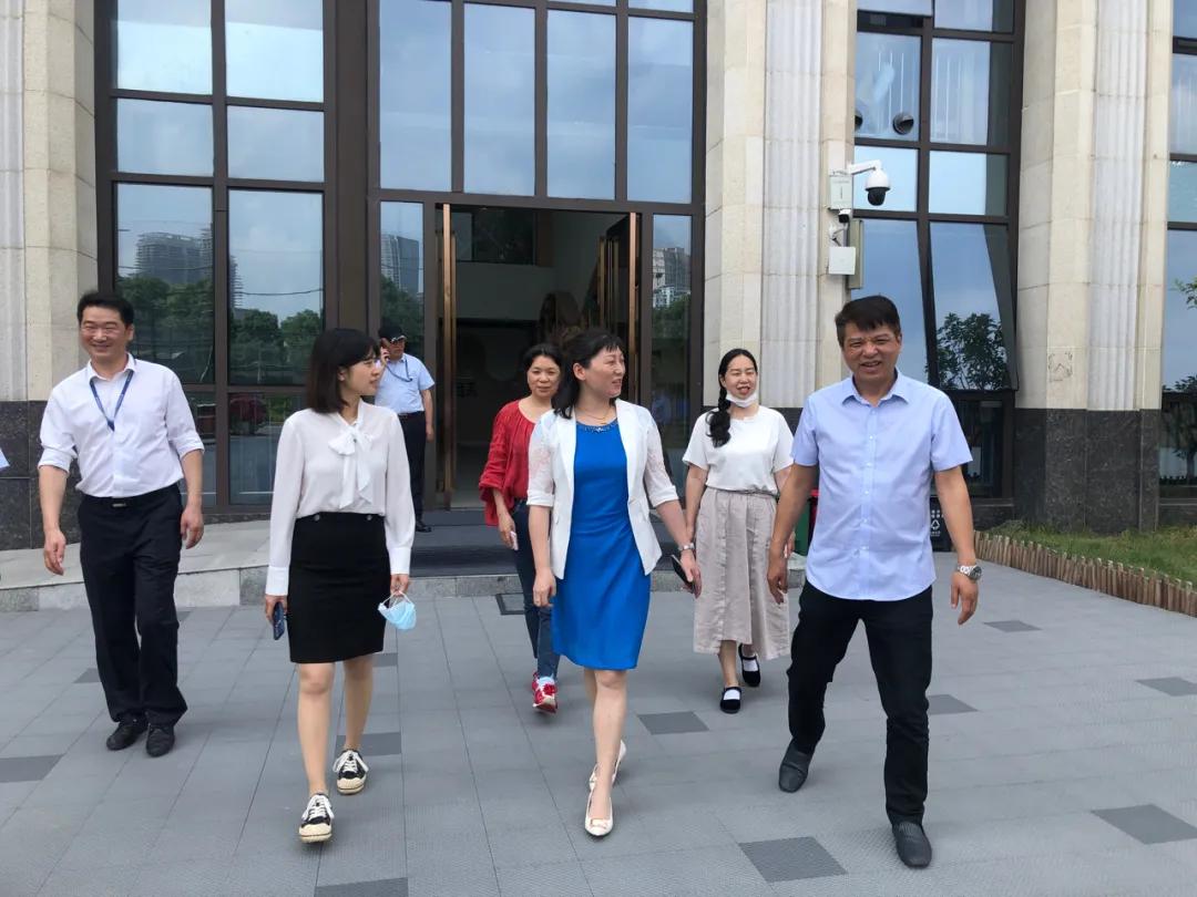 呵護童心,關愛成長——商務區集團開展“六一”兒童節慰問活動