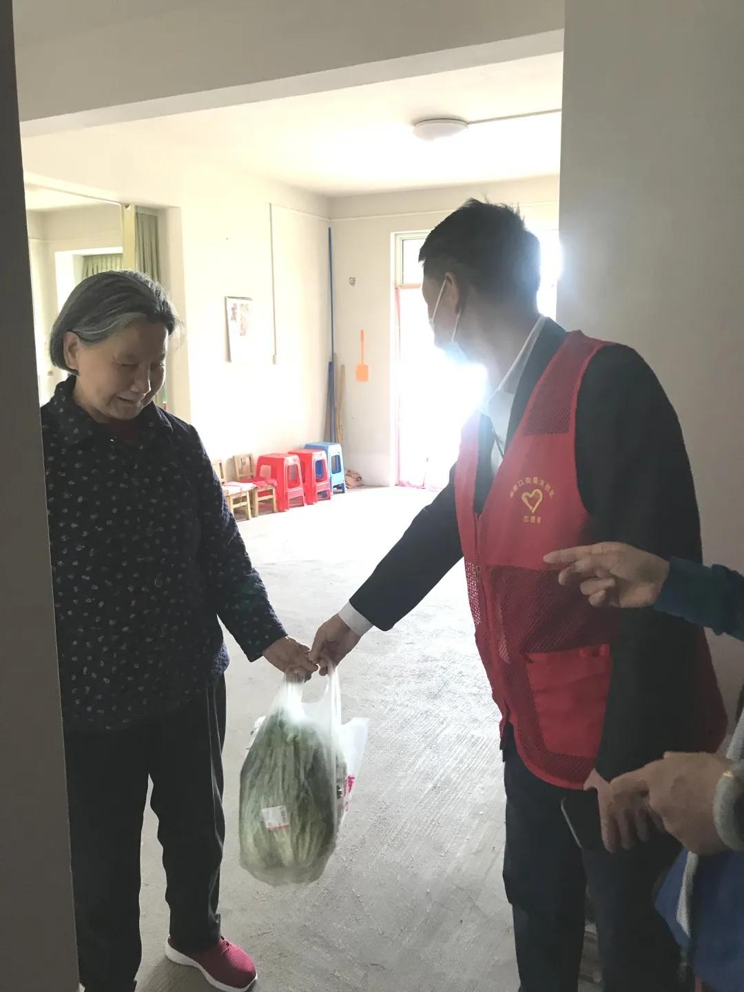 下沉社區(qū)“實”當頭 ，服務(wù)群眾“零距離”
