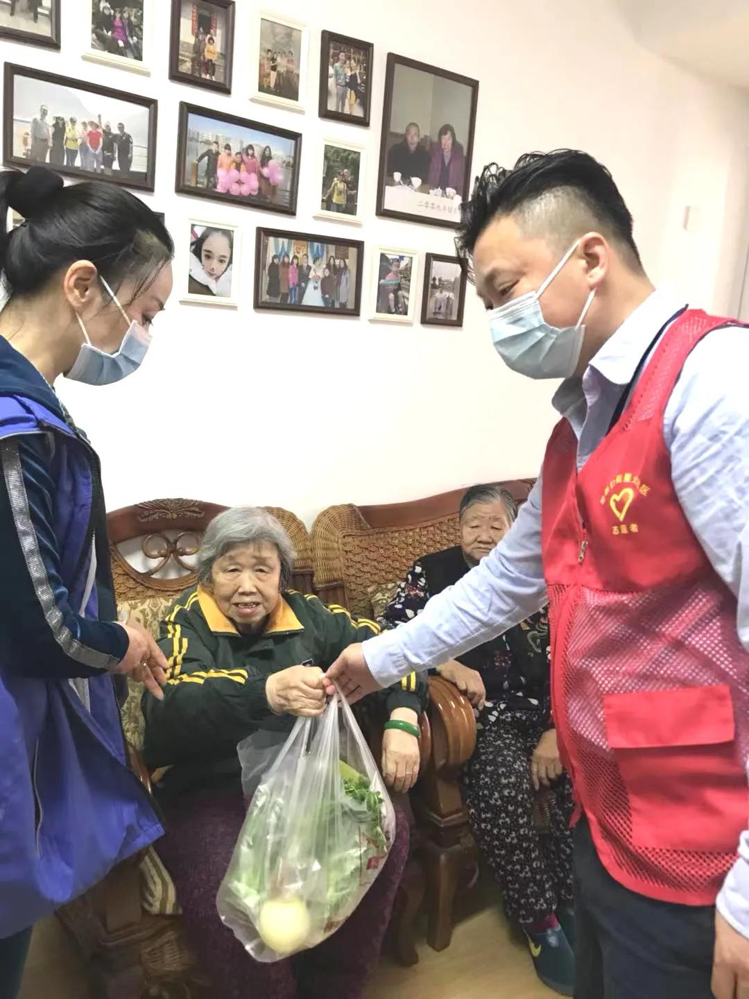 下沉社區(qū)“實”當頭 ，服務(wù)群眾“零距離”