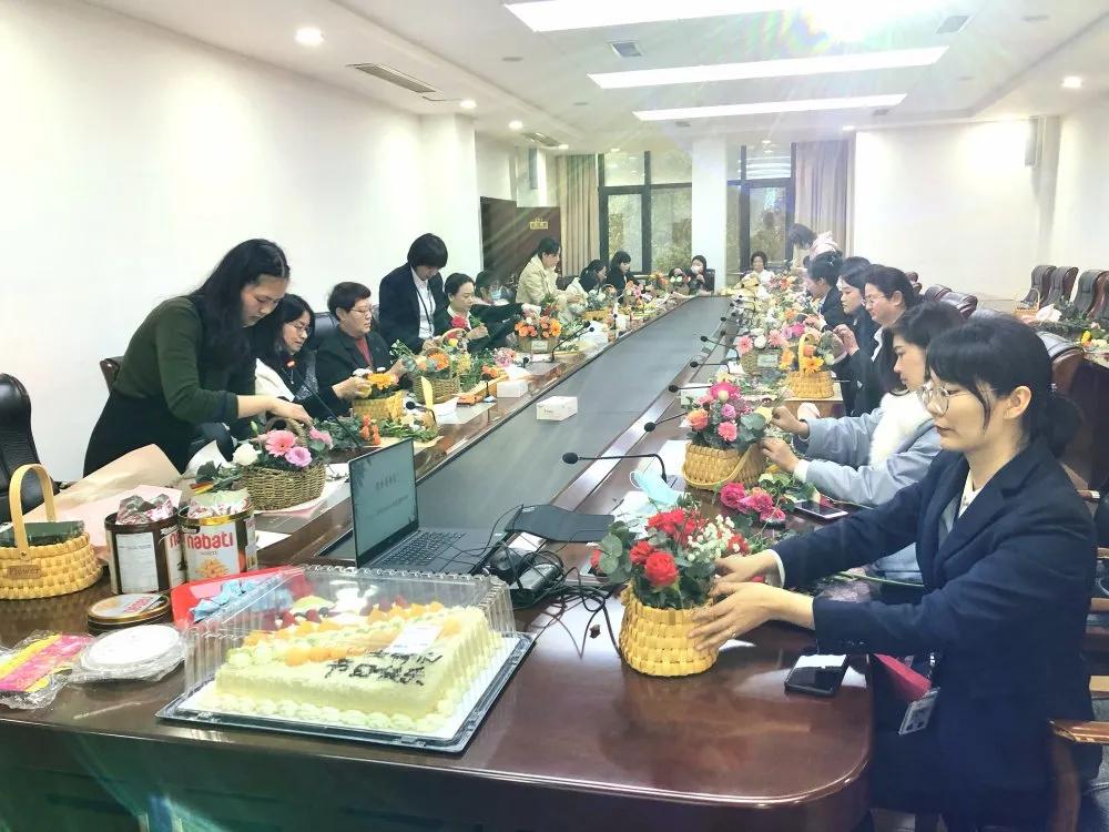 春色覆江城 花香商務區